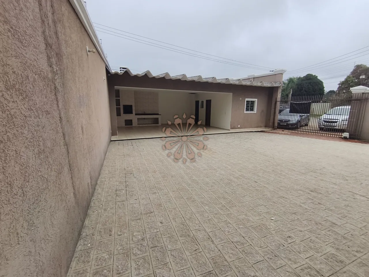 House with 3 bedrooms and 3 bathrooms across 250 m² — photo 5