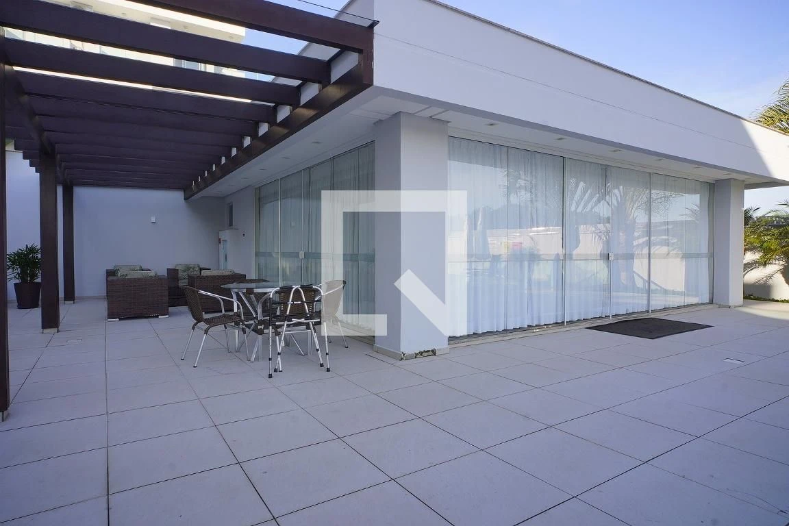 Glass-enclosed balcony in a 2-bedroom apartment, 78 m² — photo 13