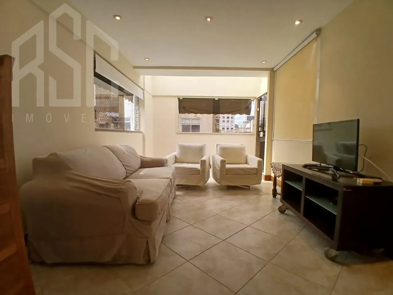 Balcony with a grill in a 2-bedroom apartment, 153 m² — photo 24