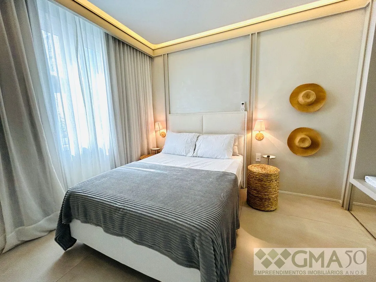 Furnished 2-bedroom apartment with open-plan kitchen — photo 3