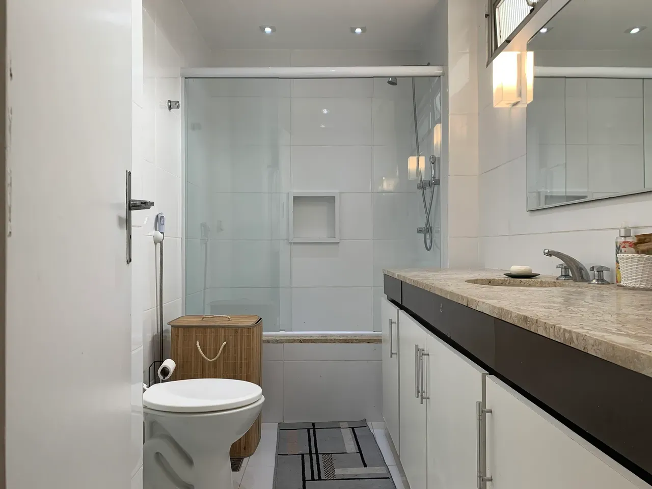 Furnished apartment with open-plan kitchen and 4 bedrooms — photo 30