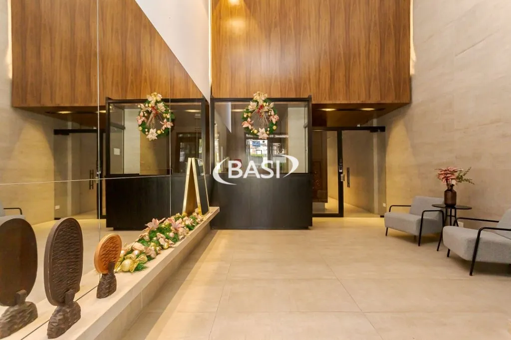Glass-enclosed balcony in a 3-bedroom apartment, 80 m² — photo 63