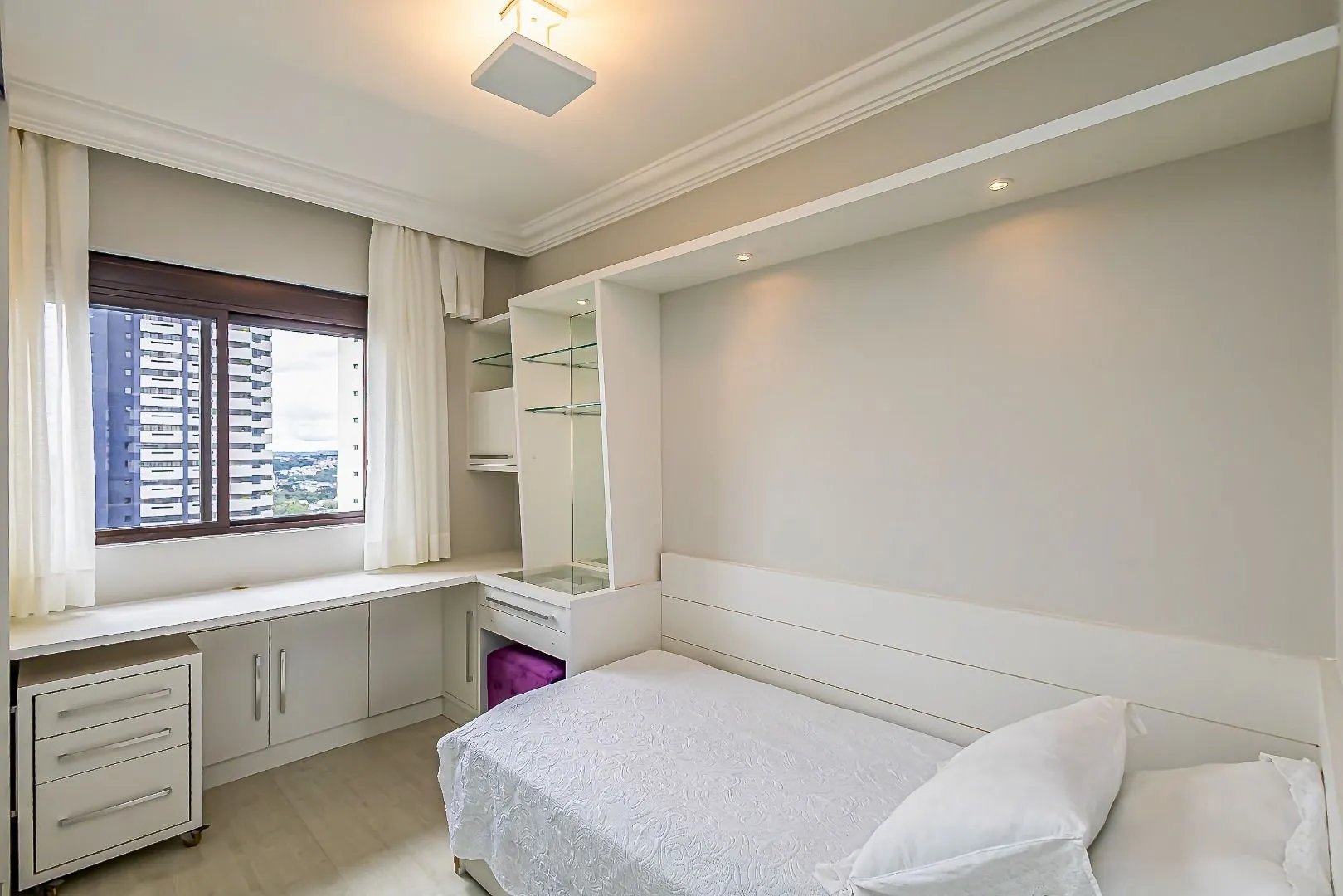 119 m² apartment with floor-to-ceiling windows and a bathtub — photo 5