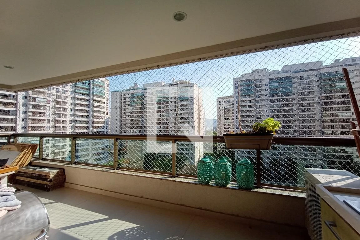 Furnished 3-bedroom apartment with 3 bathrooms and balcony — photo 44