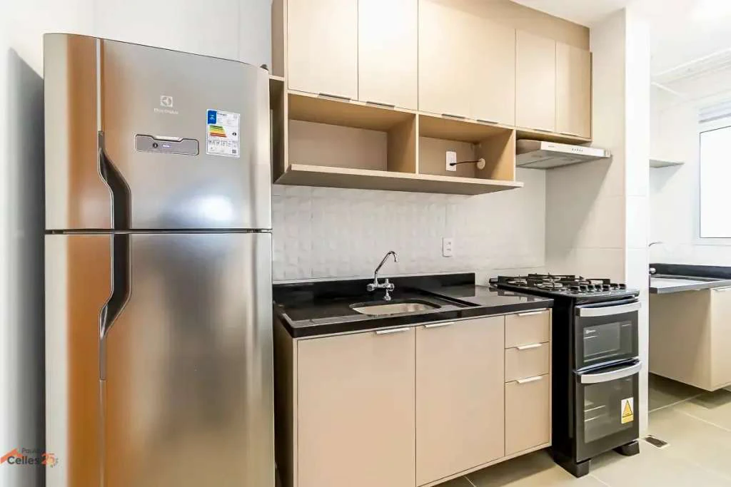 Furnished 2-bedroom apartment with open kitchen and gas stove