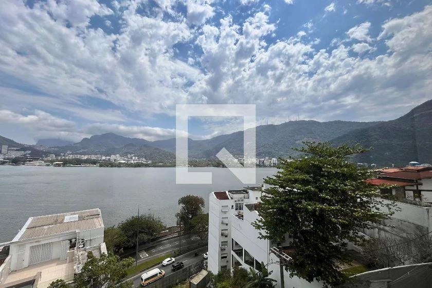 3-bedroom apartment with a water view in Rio de Janeiro — photo 7
