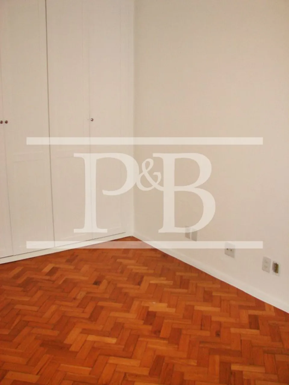 4-bedroom apartment with air conditioning — photo 16