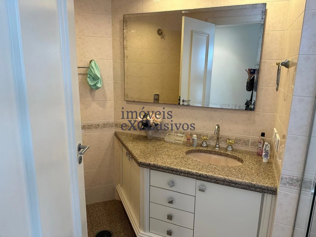Furnished 4-bedroom apartment with 5 bathrooms — photo 20
