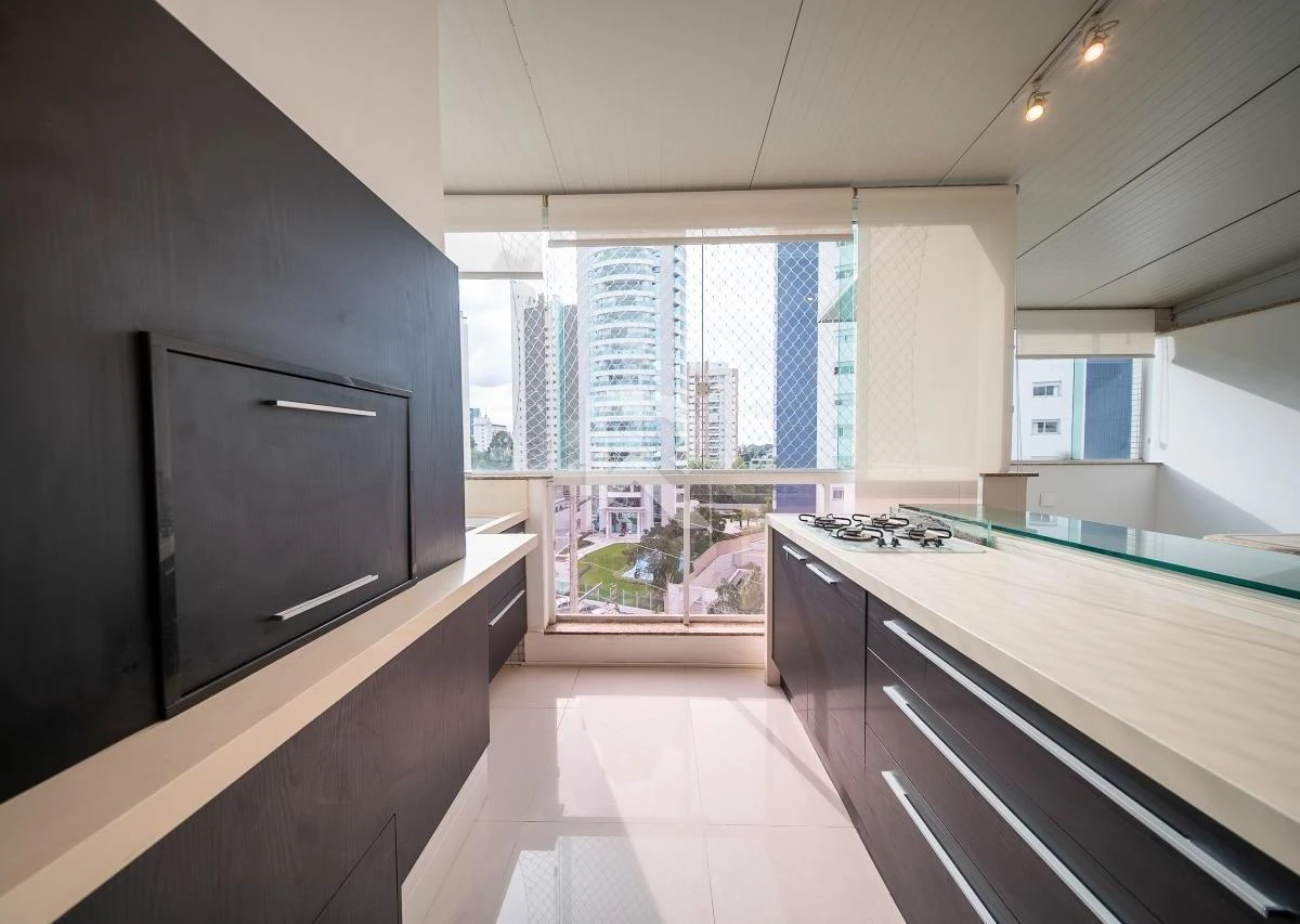 192 m² apartment with floor-to-ceiling windows and a bathtub — photo 43
