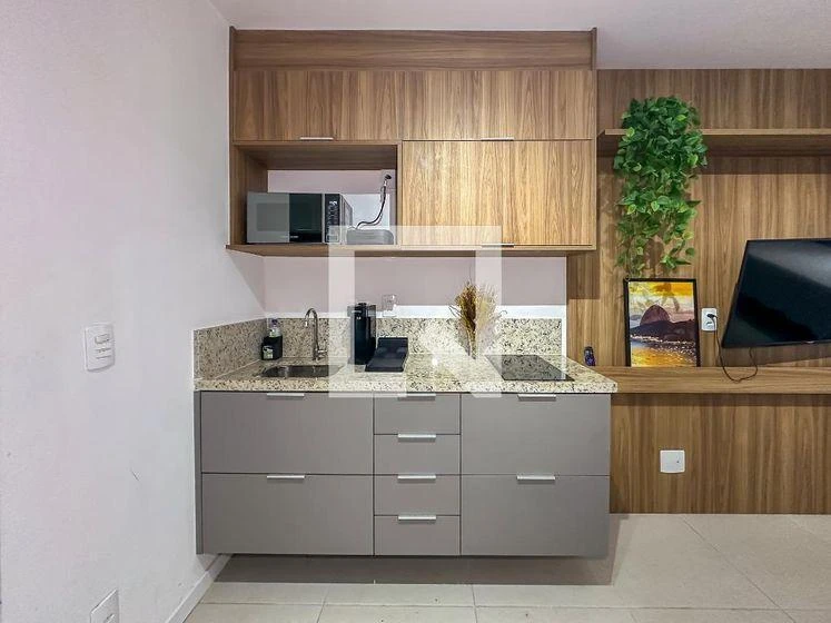 One-bedroom apartment in a building with a gym — photo 15
