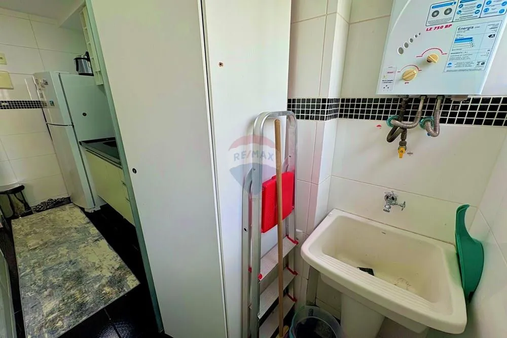 Furnished 2-bedroom apartment with open kitchen — photo 17