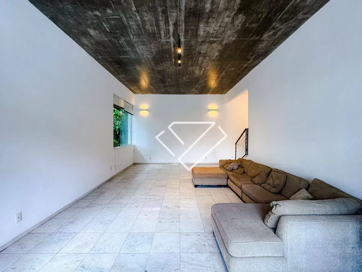 House with 3 bedrooms and 4 bathrooms on 600 m² — photo 46