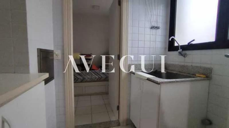 165 m² apartment with 3 bedrooms, 5 baths, and balcony — photo 29
