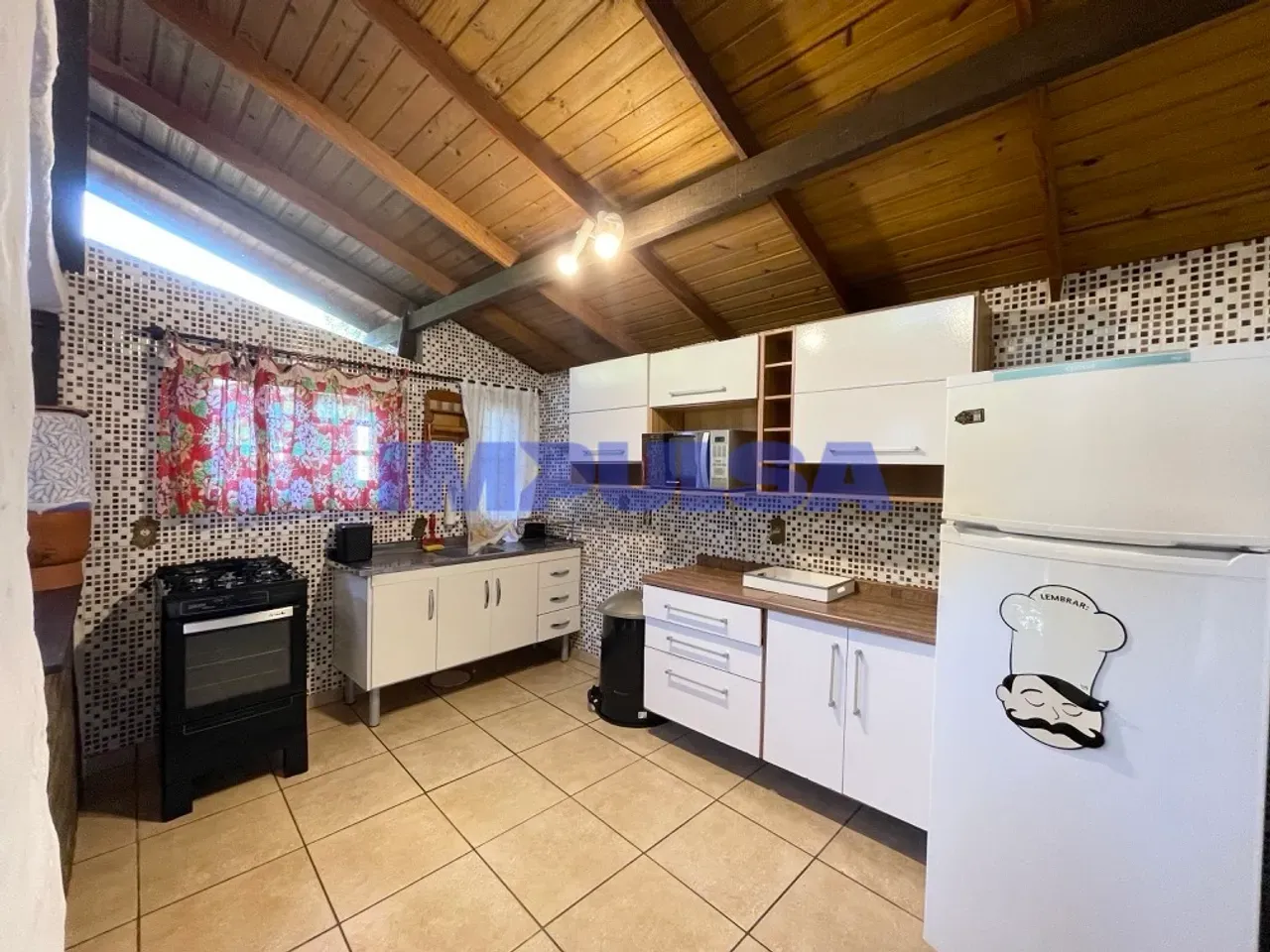 3-bedroom house with a fireplace in Florianópolis — photo 12