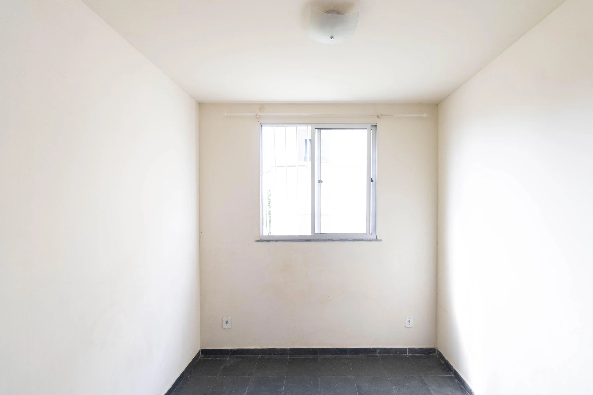 2-bedroom apartment in a building with a gym — photo 27