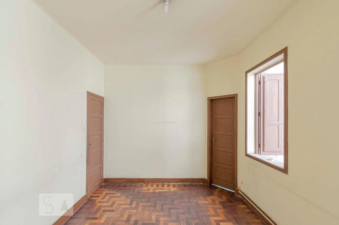 Unfurnished house with 6 bedrooms and private garden — photo 24