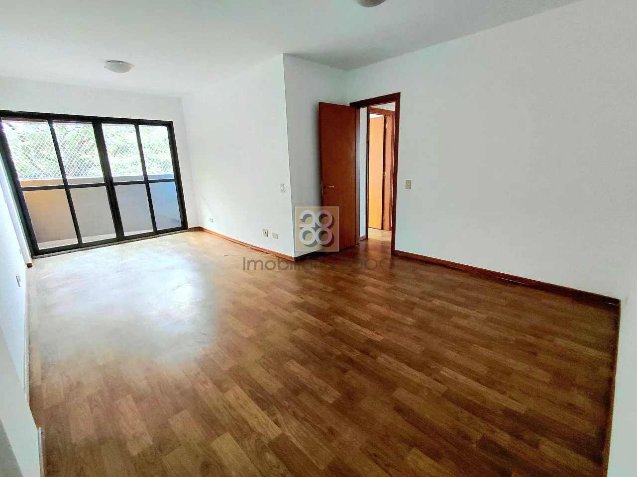 Квартира з 3 спальнями, 1 окрема ванна, 148 м² — photo 3
