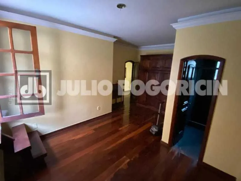 Condo house with 5 bedrooms and 4 bathrooms — photo 6