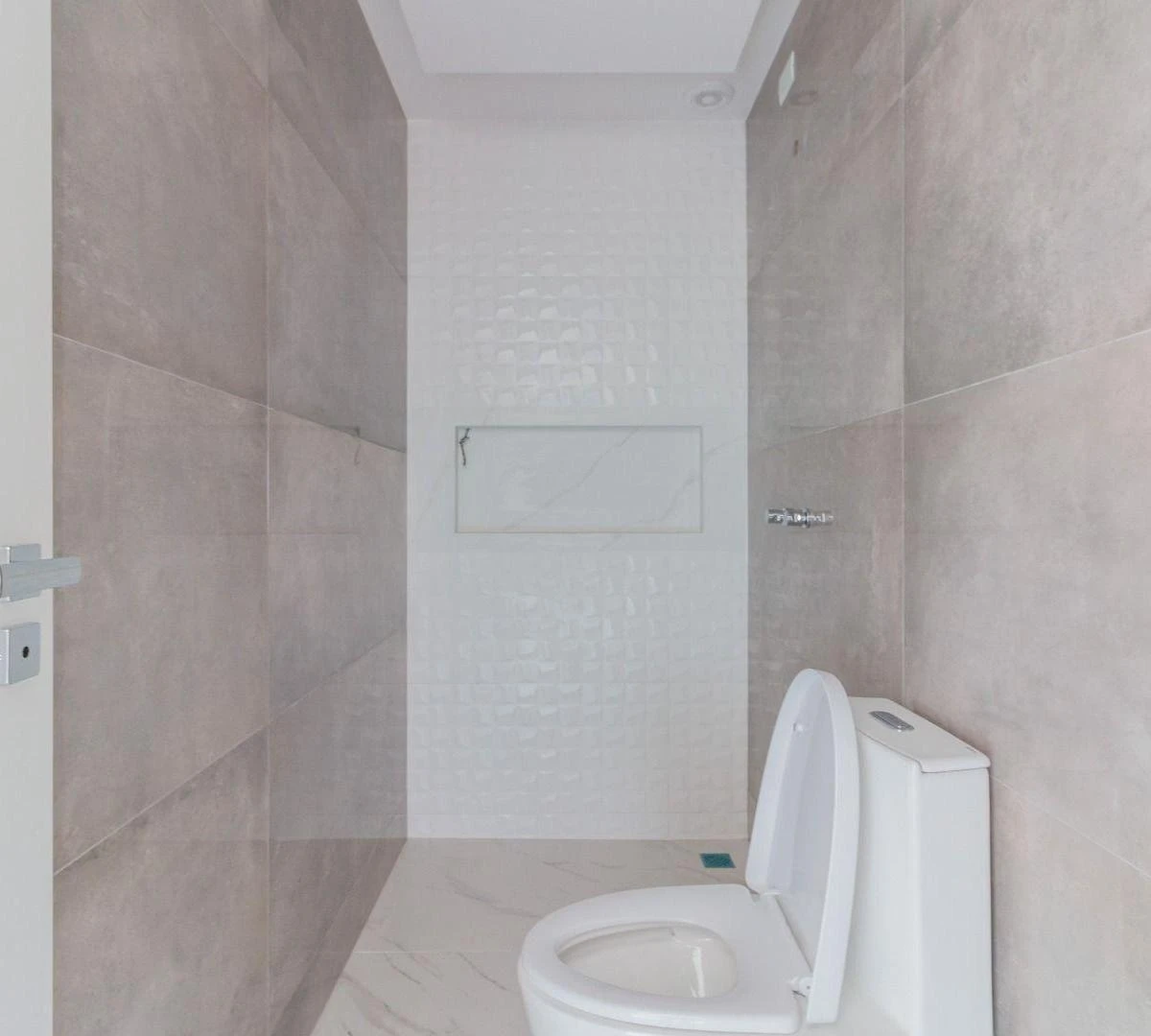 Modern house with 4 en-suite bedrooms and 6 parking spots — photo 12