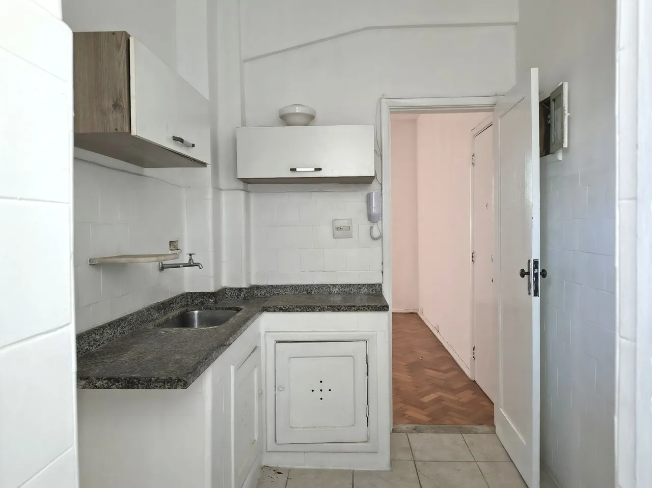 Wood or laminate floors in a 2-bedroom apartment, 72 m² — photo 15