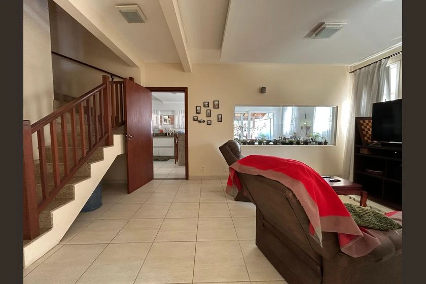 House with 4 bedrooms and a balcony, open kitchen — photo 11