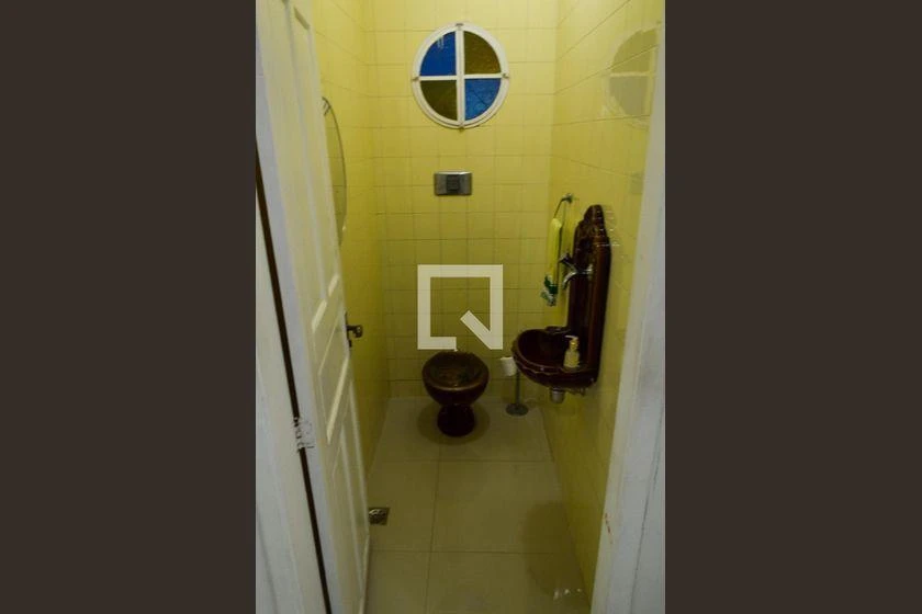 House with 5 bedrooms, balcony and 650 m² — photo 12