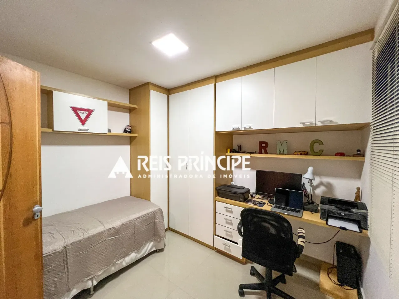 Furnished apartment with 5 bedrooms and a balcony — photo 7
