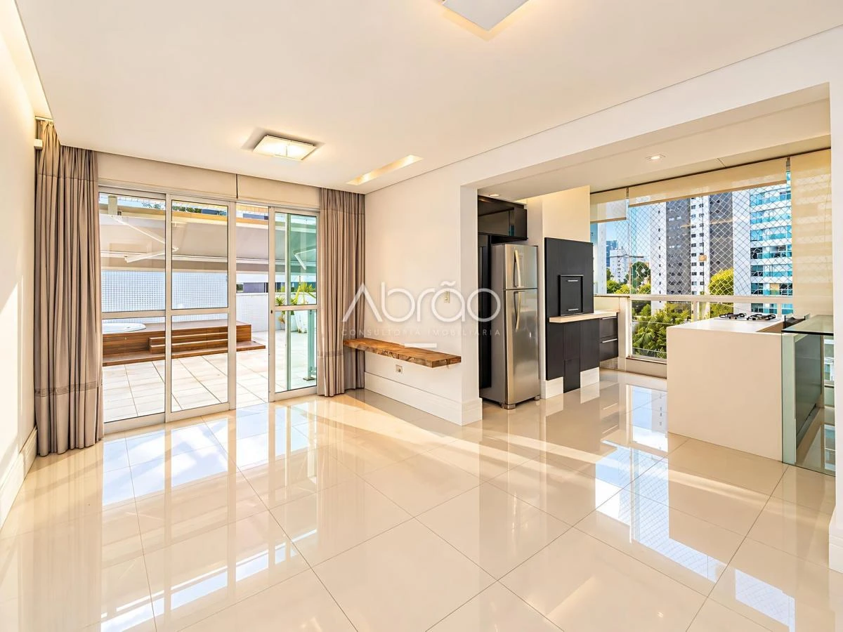 Furnished apartment, 192 m², with a glass-enclosed balcony