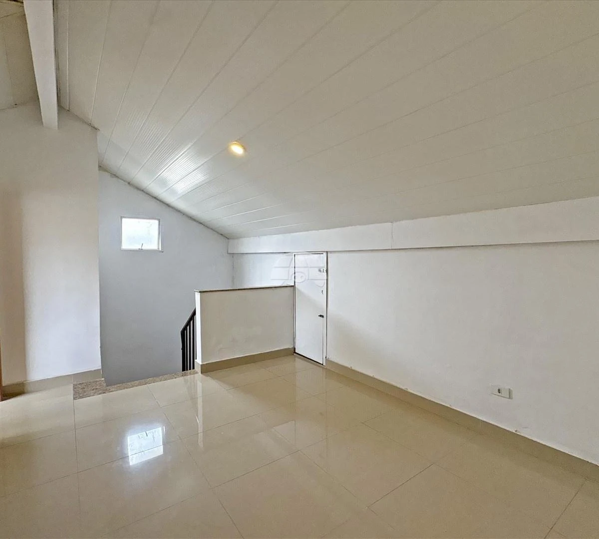 Casa de 178 m² com banheira e varanda envidraçada — photo 16