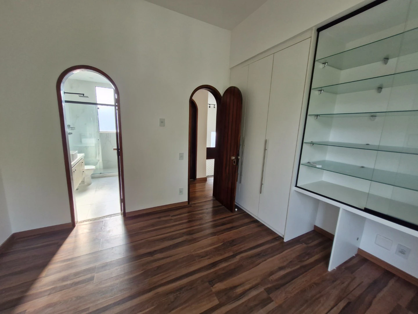 Private pool in a 4-bedroom house, 580 m² — photo 11