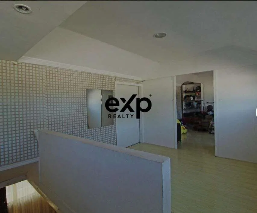 4-bedroom house with 2 parking spots and 438 m² — photo 5