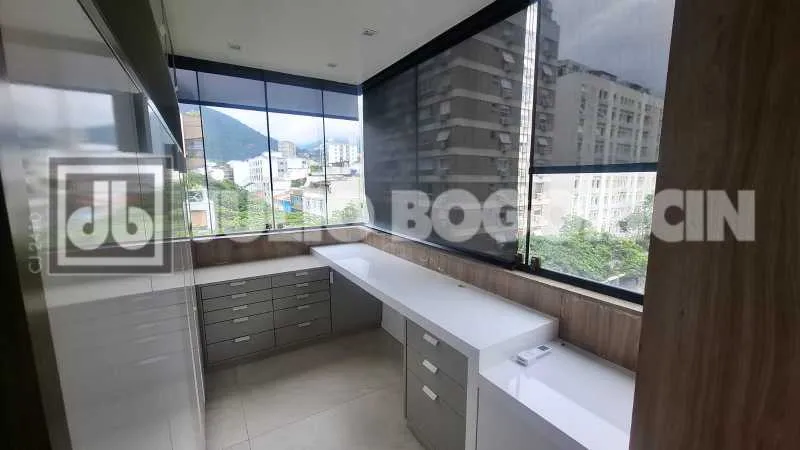 4-bedroom apartment with floor-to-ceiling windows — photo 38