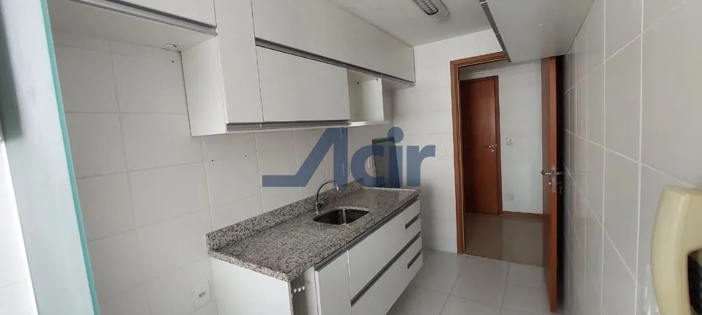Balcony with a grill in a 2-bedroom apartment, 70 m² — photo 6