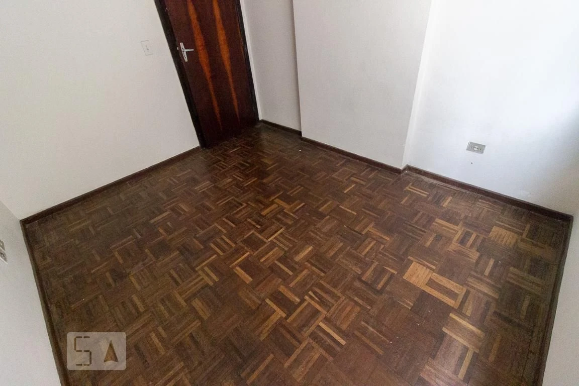 Квартира з 2 спальнями та дерев'яною підлогою або ламінатом — photo 11