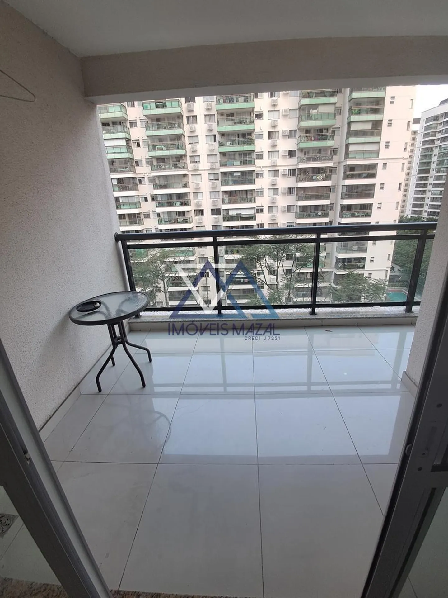 Квартира 70 м² с застеклённым балконом и камином — photo 5