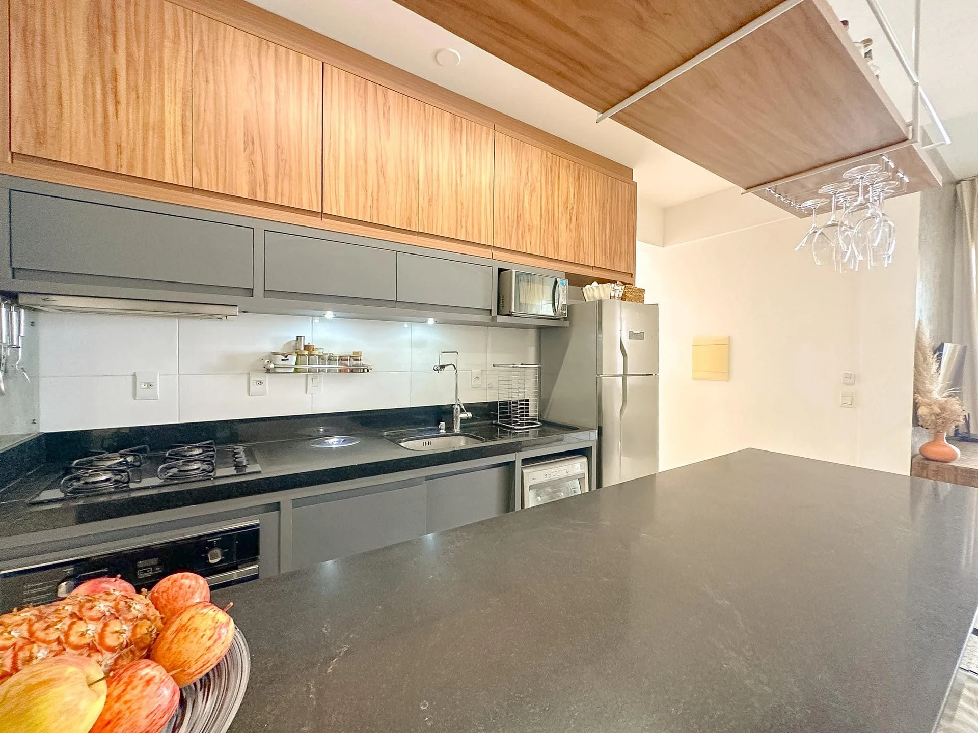Furnished apartment, 92 m², with a grill on the balcony — photo 17