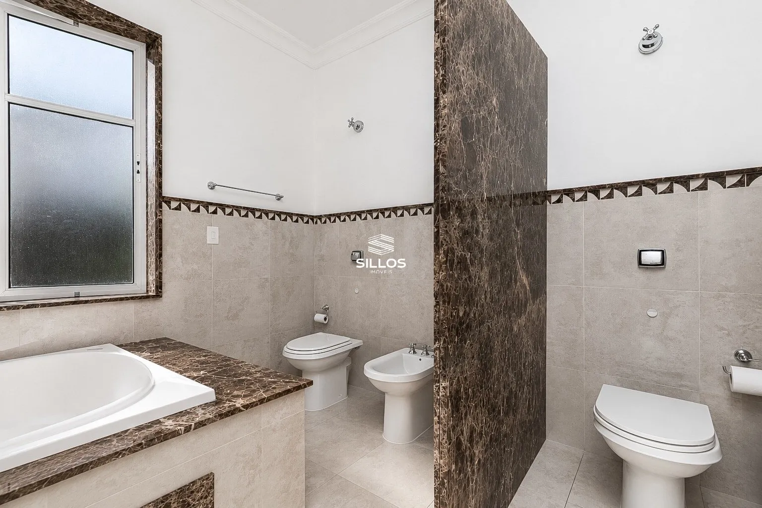Rental house with 4 en-suite bedrooms and 7 baths — photo 48