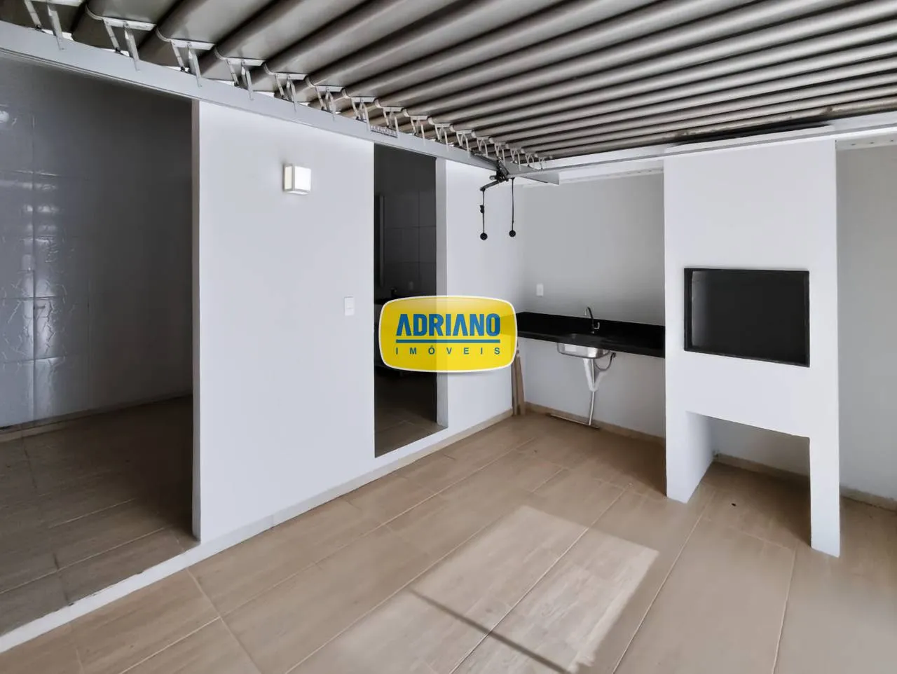 House with 5 bedrooms and a closed-off kitchen — photo 34