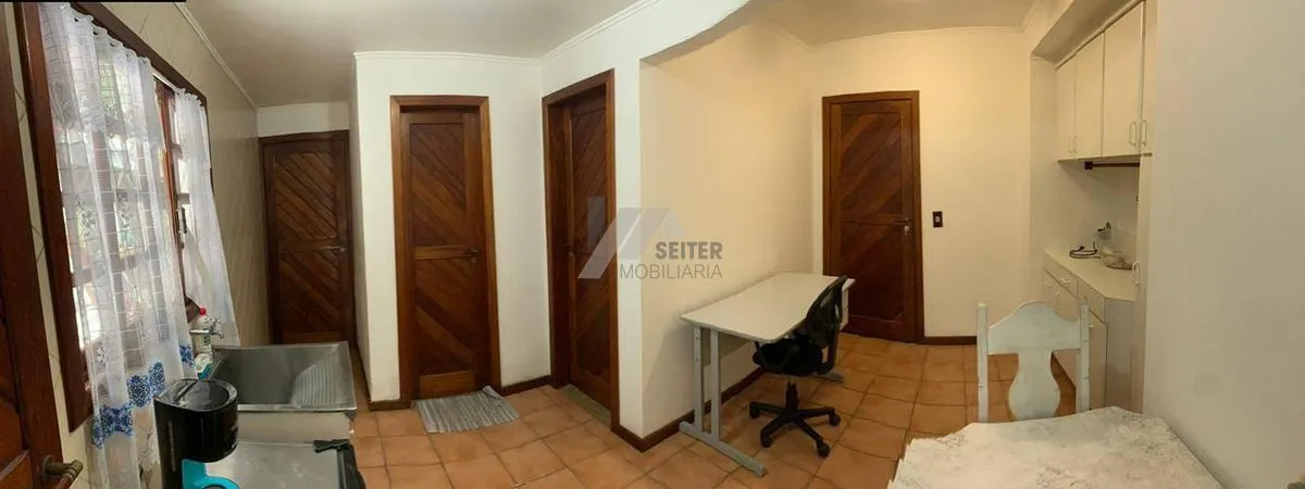 Furnished house with a workspace and 5 bedrooms — photo 26