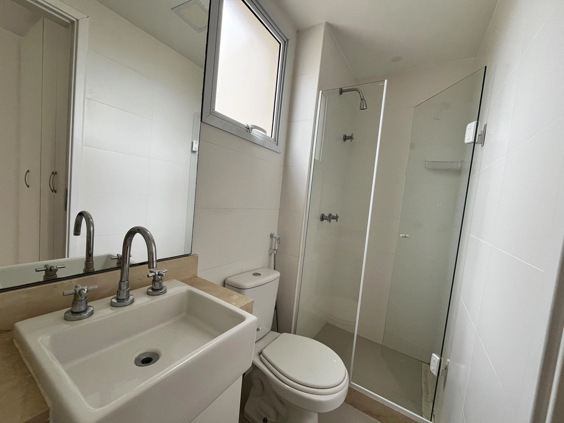 Furnished apartment, 148 m², with a glass-enclosed balcony — photo 7