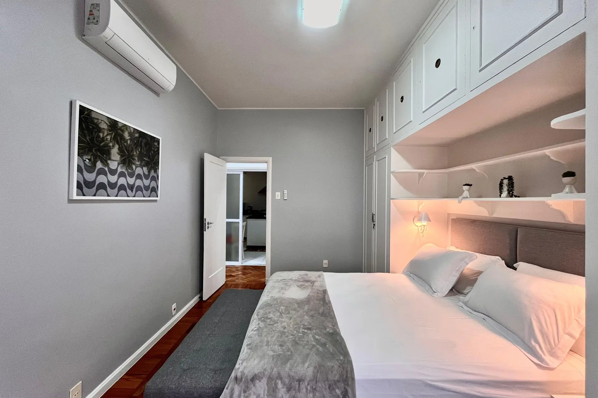 3-bedroom apartment with a working laundry setup — photo 5