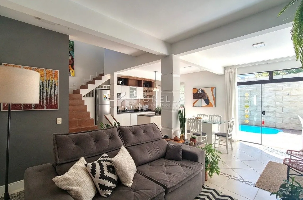 3-bedroom house with a grill on the balcony in Florianópolis