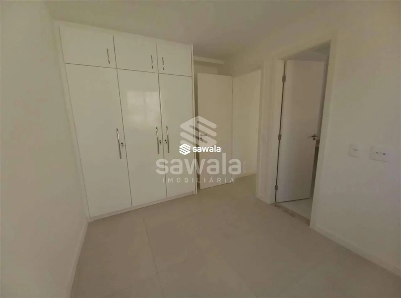 Top-floor apartment with terrace and built-in closets — photo 6