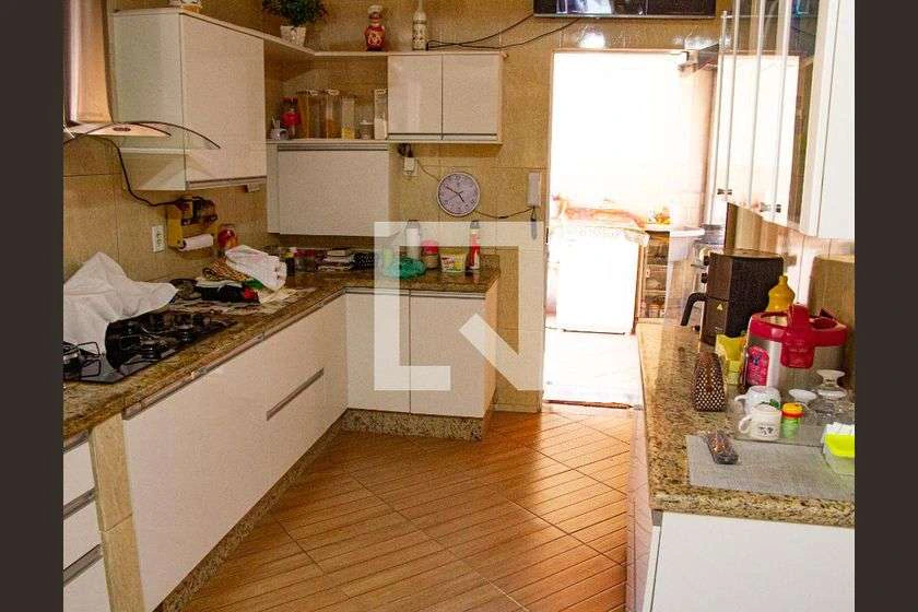 180 m² house with 3 bedrooms, 5 bathrooms, and parking — photo 17