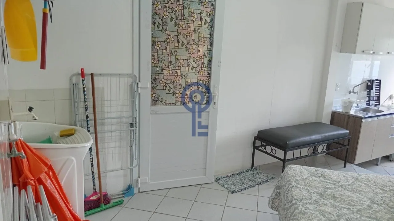 Furnished 2-bedroom apartment with open-plan kitchen — photo 6