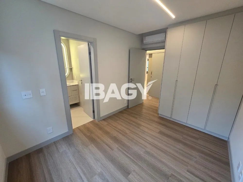 Apartment, 199 m², with a grill on the balcony — photo 10