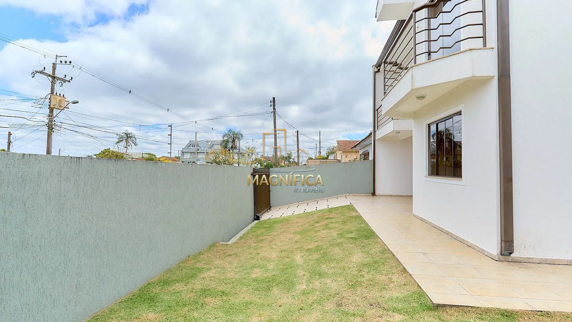 House with 3 bedrooms and 3 bathrooms, no parking — photo 44