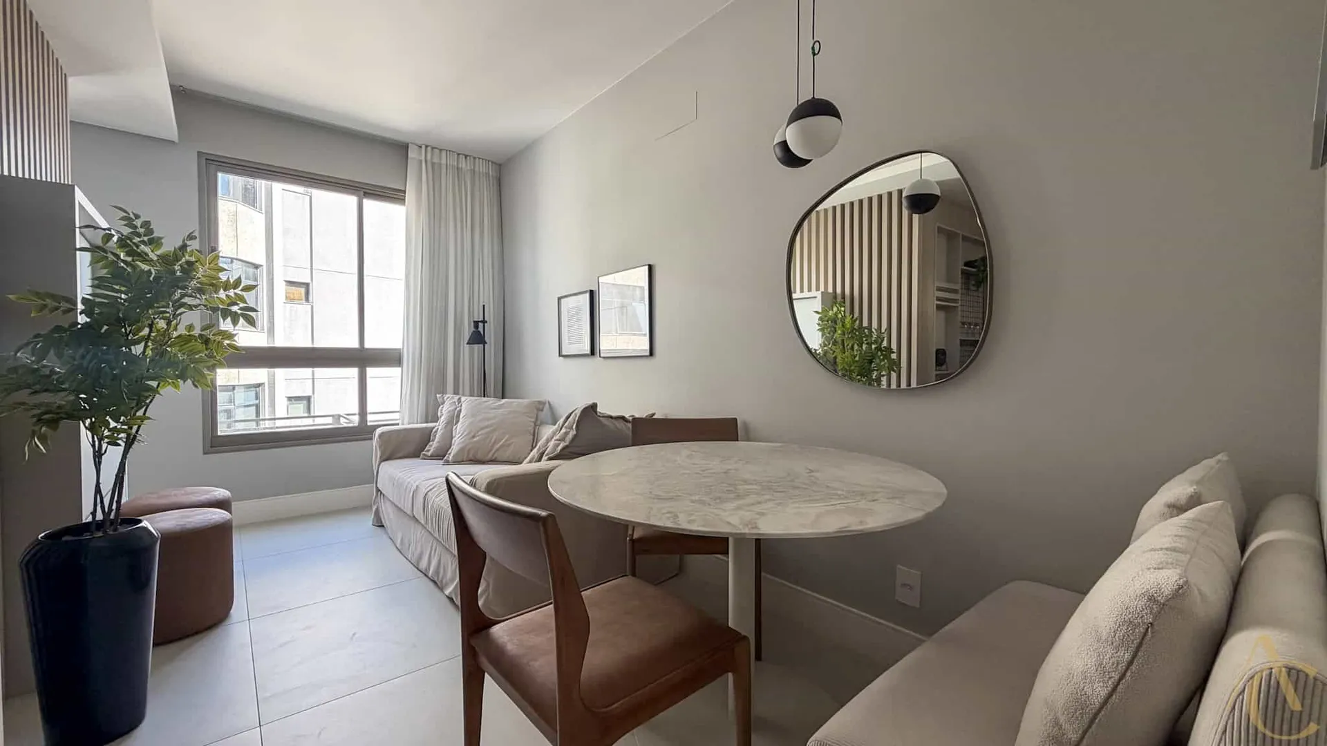 Furnished studio with American-style kitchen and 1 covered spot