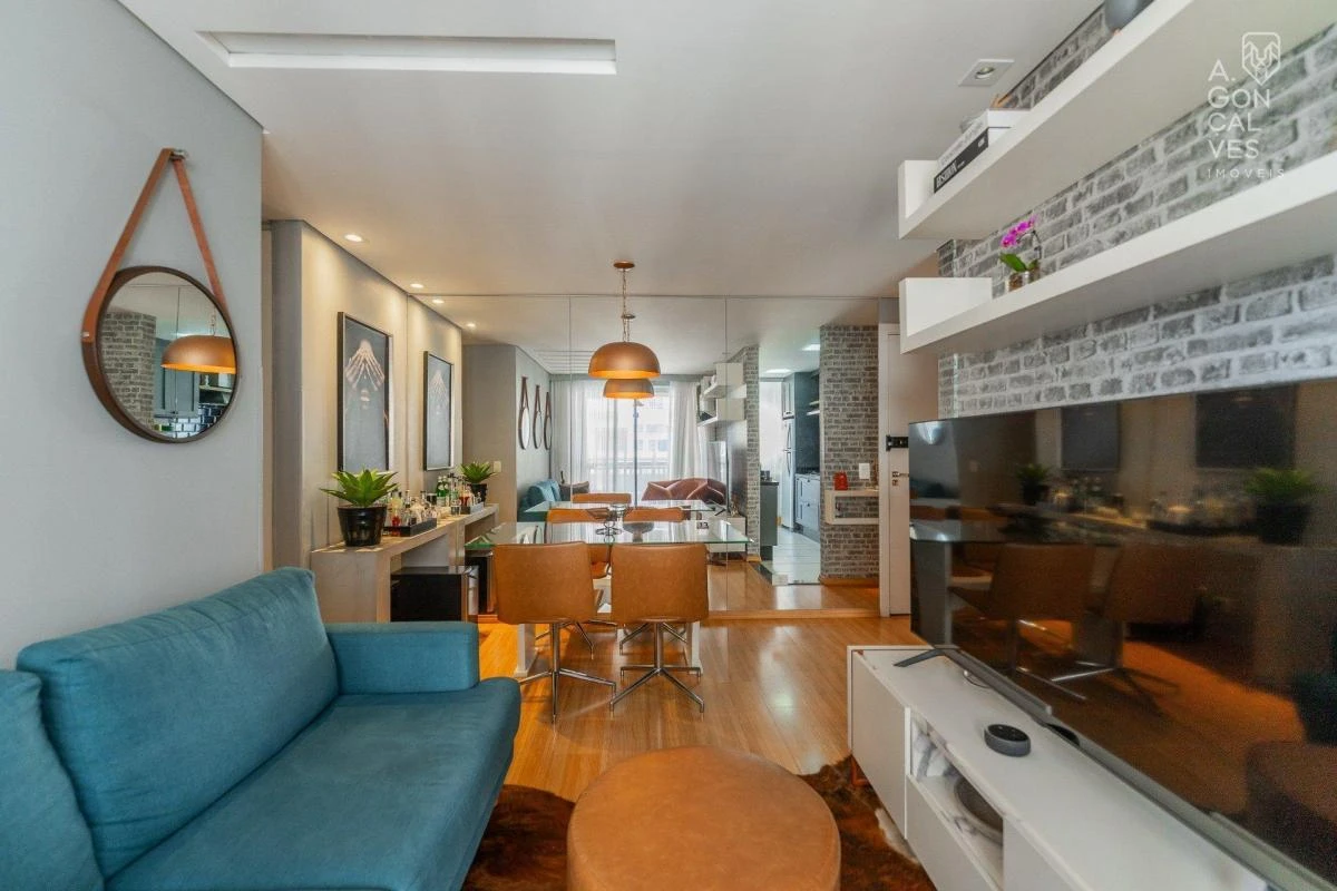 Wood or laminate floors in a 2-bedroom apartment, 60 m² — photo 25
