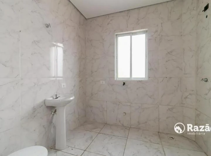 2-bedroom apartment with 2 covered parking spaces — photo 7